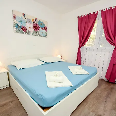 Lara By Interhome Vikendica Omis