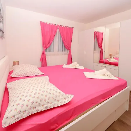 Lara By Interhome Vikendica