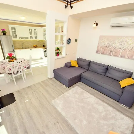 Dom wakacyjny Lara By Interhome Omiš