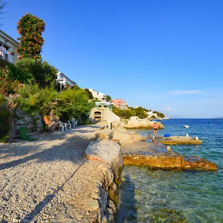 Vikendica Lara By Interhome