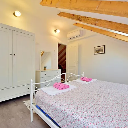 Lara By Interhome Vikendica