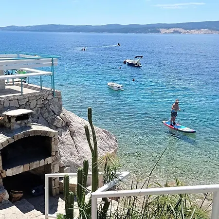 Lara By Interhome Omis