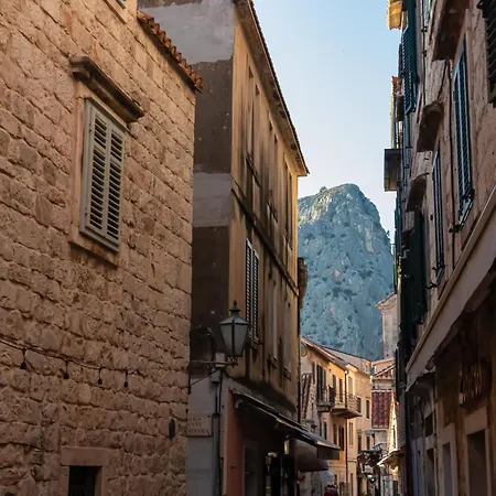 Nyaraló Lara By Interhome Omiš