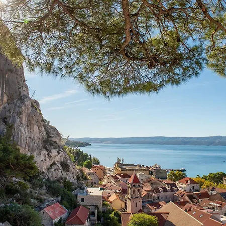 Nyaraló Lara By Interhome Omiš